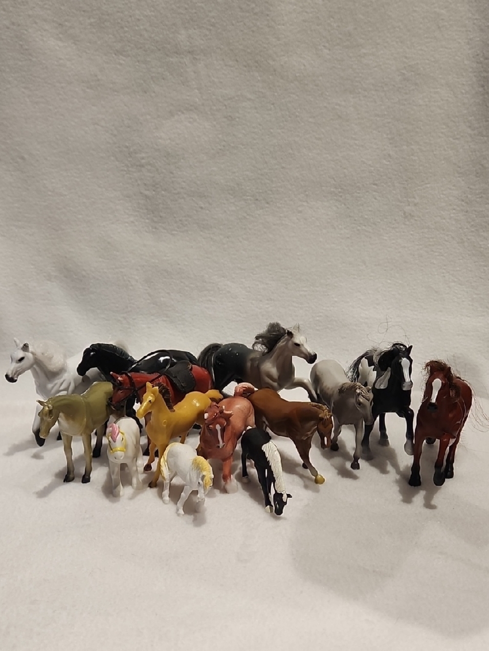 Assorted Kids 14 Toy Horses Playset - Multicolor Plastic Figures
